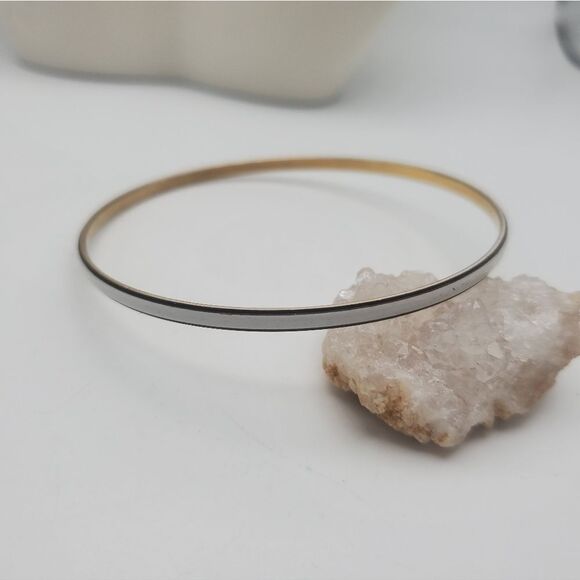 Classic 90s enamel bracelet‎ bangle wardrobe staple work attire - Picture 1 of 3